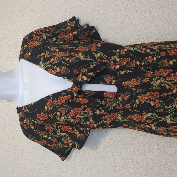 Chelsea & Violet black multicolor floral flutter sleeve cut out maxi jumpsuit - Picture 6 of 10